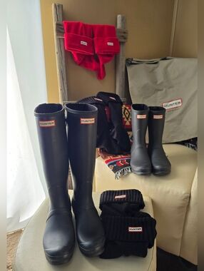Ladies Hunter Black Rain Boot Lot. Tall And Short. Size 9. Plus 3 Pairs Liners!!